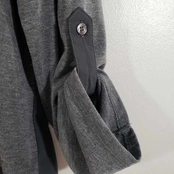 PRANA Ashlyn heather grey mixed media tab sleeve split 'V' neck hi low blouse - Picture 8 of 12